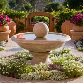 Fontaine de jardin de style régulier