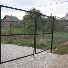 Temporary garden fence