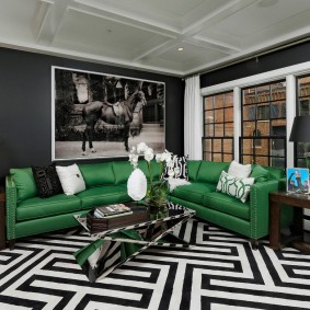 Zwart en wit tapijt in de woonkamer