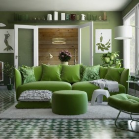 Muebles verdes en una habitación moderna.