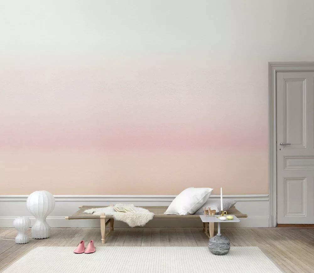 طلاء جدران غرفة المعيشة مع انتقال اللون