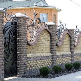 idei de proiectare a gardului din cărămidă