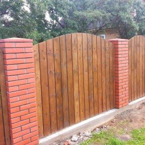 brick fence decor ideas