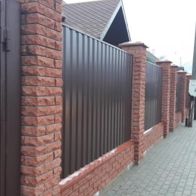 brick fence decor options