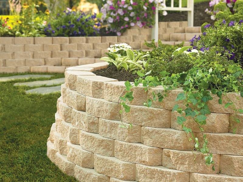do-it-yourself flower bed made of stone