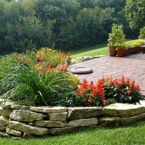 stone flower bed kinds of ideas