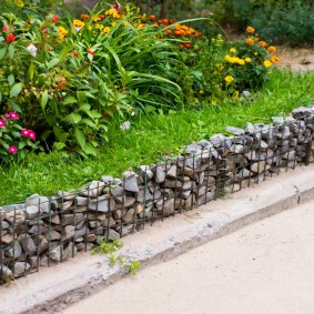 flower beds made of stones with their own hands