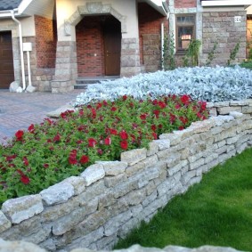 flower beds with stones do-it-yourself photo decoration