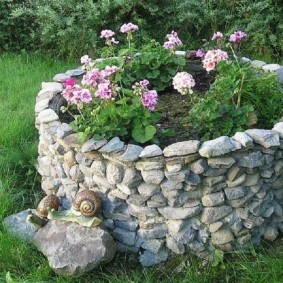 flower beds with stones do-it-yourself options photo