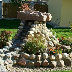 flower beds made of stones with your own hands