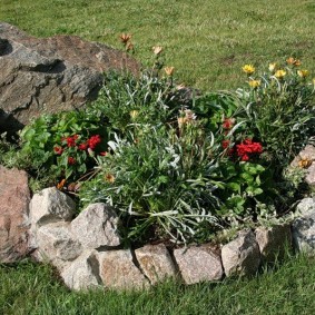 DIY flowerbeds design options