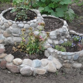 أفكار تصميم flowerbeds DIY