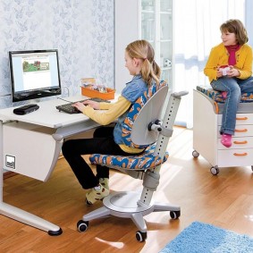 كرسي الكمبيوتر أنواع الطفل من الأفكار