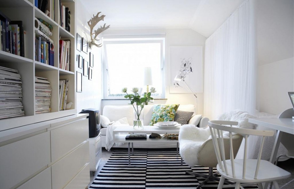 Perabot ruang tamu berwarna putih
