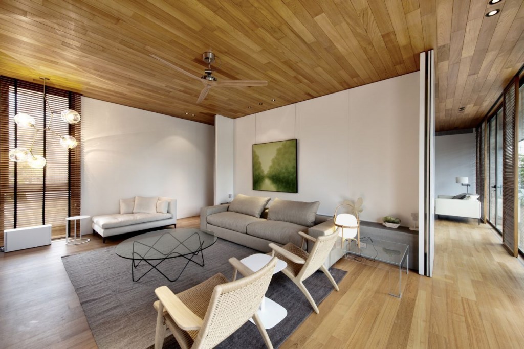Minimalizmus v interiéri domu z dreva