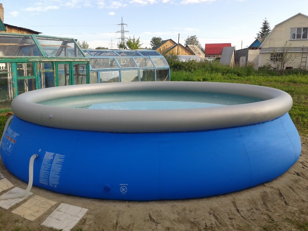 Round rubberized inflatable pool