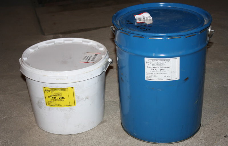Epoxy two-component bulk floor in containers
