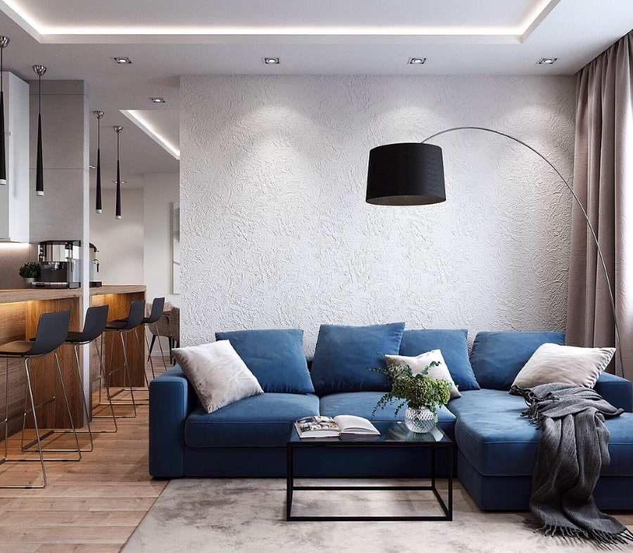 إضاءة غرفة المعيشة مع أريكة زرقاء