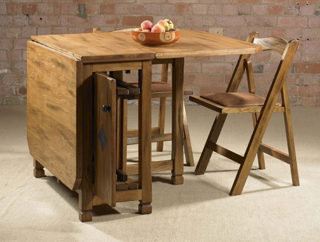 Meja kayu untuk ruang tamu