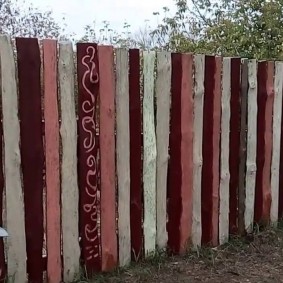 снимка за оформяне на ограда на плоча