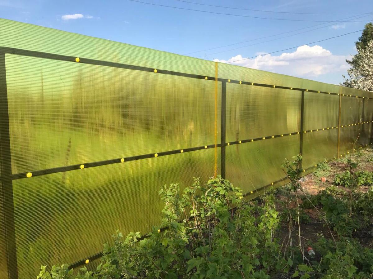 photo de conception de clôture en polycarbonate