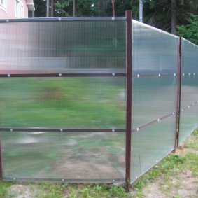 polycarbonate fence clearance