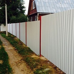 clôture profilée pour la maison