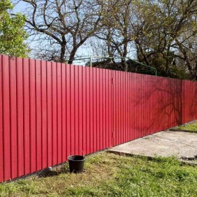 hullámos kerítés piros