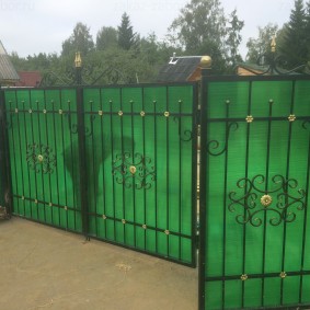 polycarbonate fences decor types