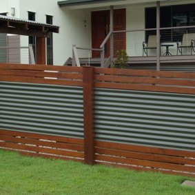 photo de révision des clôtures ondulées