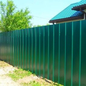 fences from corrugated photo