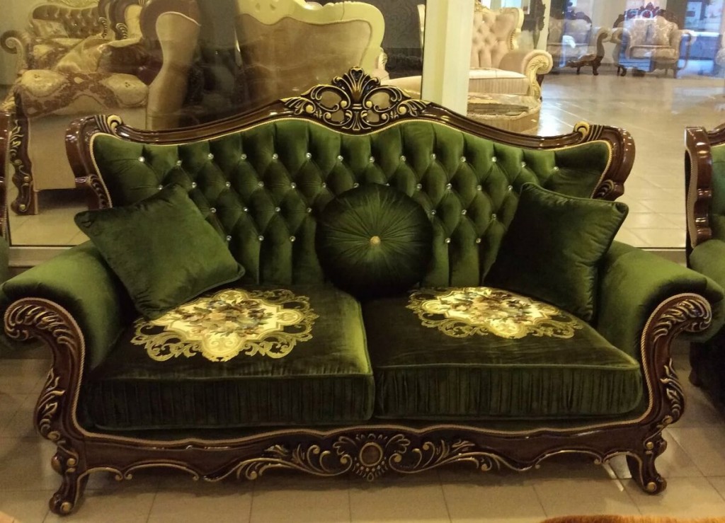 Prašmatni barokinė sofa