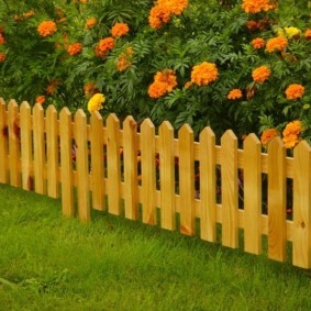do-it-yourself decorative fence