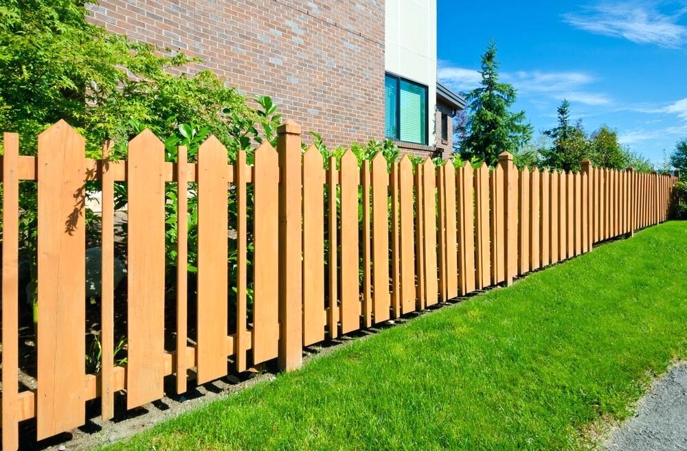 декоративна ограда дървена