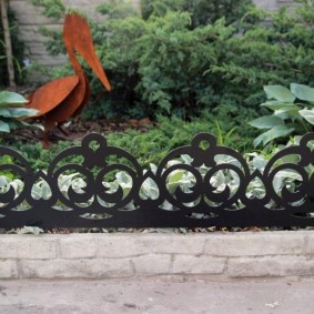 dekoratīvs žogs dārza ideju skatiem