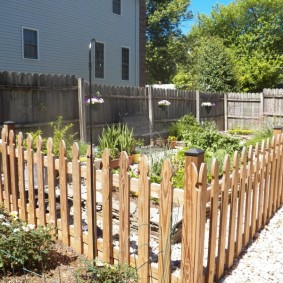 dekorativt staket för trädgårdsfotodesign