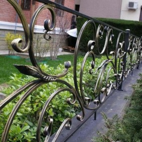 clôture décorative forgée