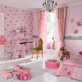 خلفية الوردي في غرفة نوم الفتيات