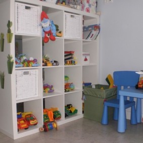 Convenient rack for children's toys