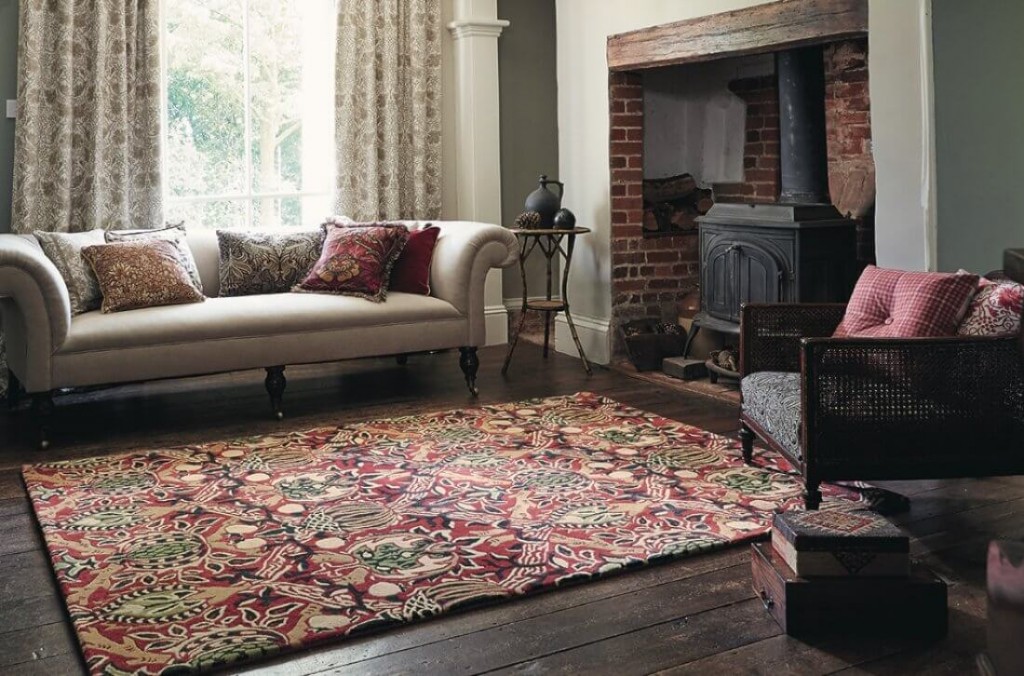 שטיח מגוונות באזור המגורים בחדר