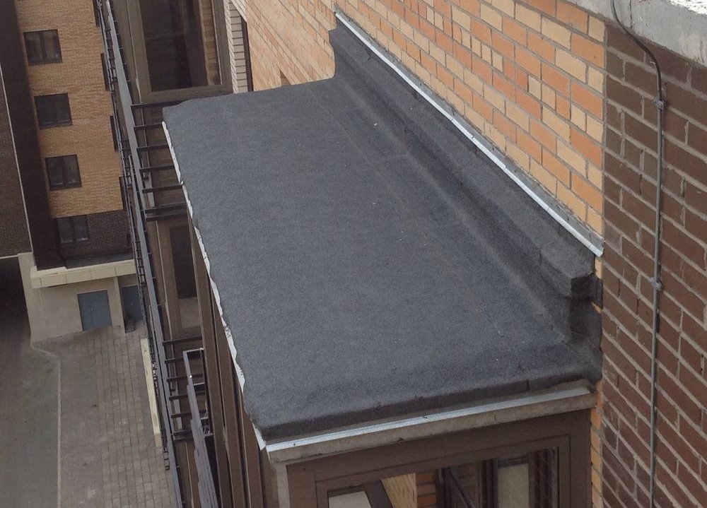 Waterproofing the roof of the balcony on the top floor